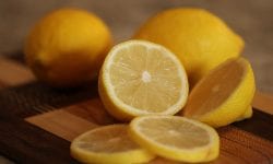 exprimir un limon sin exprimidor