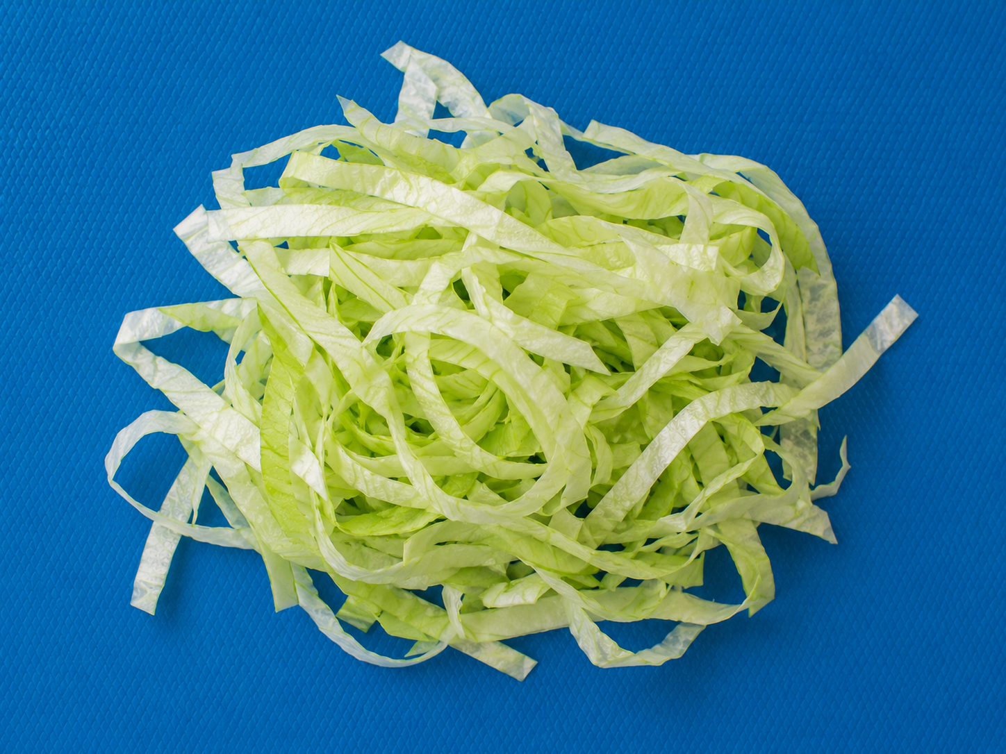 Cebolla cortada en chiffonade